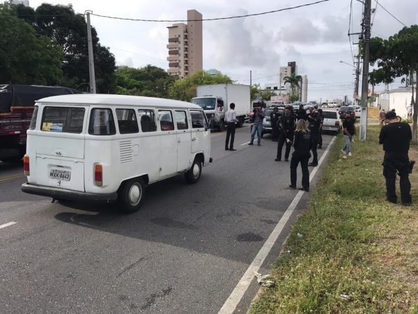 Comerciante foi morto a tiros durante assalto na avenida Jaguarari, em Natal. — Foto: Kleber Teixeira/Inter TV Cabugi