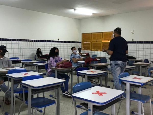 Rede estadual esperava até 19 mil alunos na manhã desta segunda-feira (26), mas escolas registraram poucas presenças. — Foto: Ayrton Freire/Inter TV Cabugi