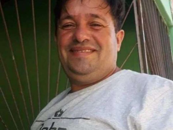 Clezio Saraiva, de 44 anos, morreu após ter parte do corpo queimado enquanto dormia em Mossoró — Foto: Redes sociais