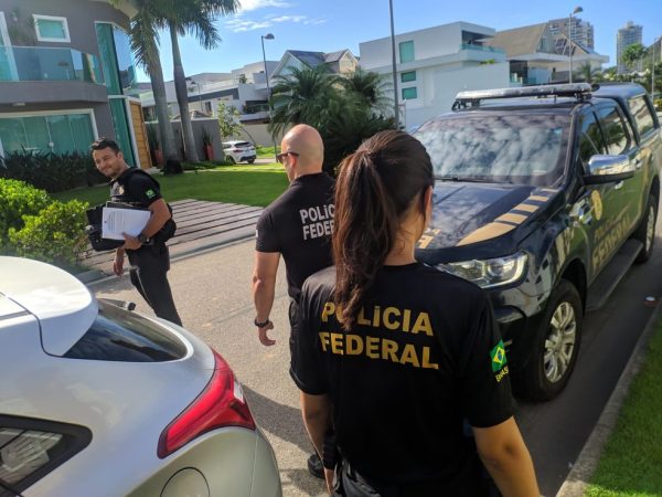 Agentes cumprem sete mandados de busca e apreensão nesta terça-feira (22). — Foto: Divulgação/PF