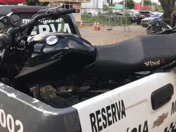 Moto foi recuperada e devolvida à dona no bairro Planalto, em Natal — Foto: Geraldo Jerônimo/Inter TV Cabugi