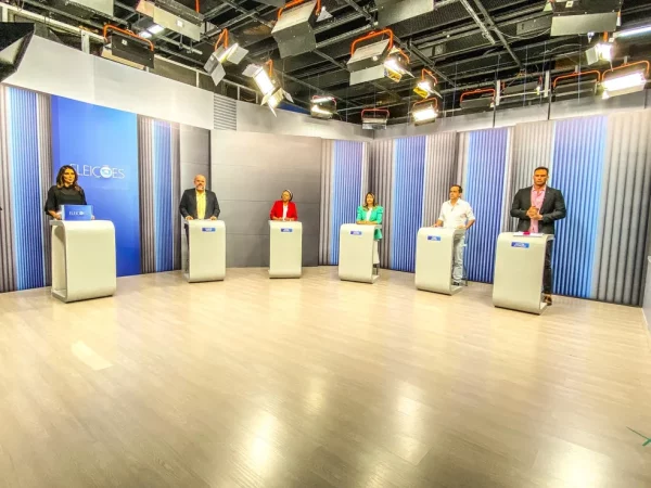 Cinco candidatos participaram do debate da Inter TV para o governo do RN — Foto: Augusto César Gomes/g1