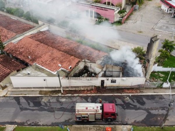 Ataques no RN: Imagem mostra destruição causada por incêndio em depósito de medicamentos. — Foto: Reprodução