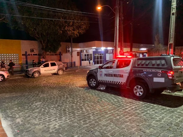 Policial penal foi levado para o Hospital Santa Catarina, na Zona Norte de Natal, mas não resistiu aos ferimentos e morreu — Foto: Gustavo Brendo/Inter TV Cabugi
