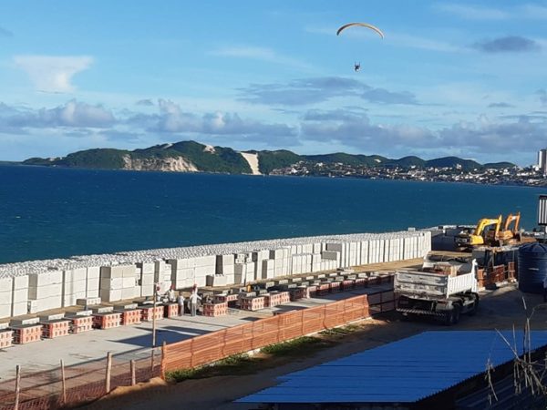 Obra de enrocamento entra em nova fase na Praia de Ponta Negra e Via Costeira em Natal — Foto: Sérgio Henrique Santos/Inter TV Cabugi