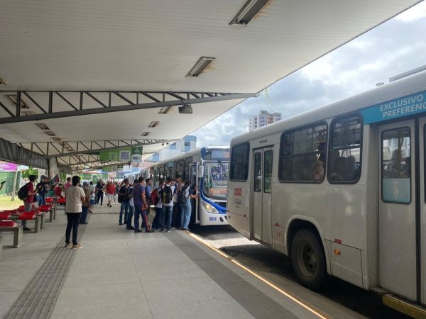 Ônibus de Campina Grande — Foto: Arthur Lira