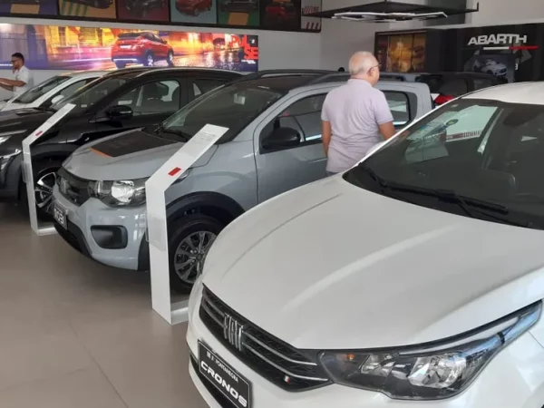 Carros novos loja compra veículos automóveis preço natal rn — Foto: Sérgio Henrique Santos/Inter TV Cabugi