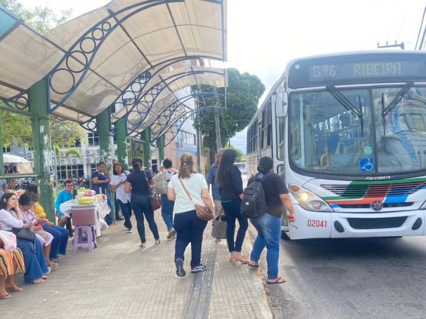Parada de ônibus em natal rn transporte público tarifa  — Foto: Francielly Medeiros/Inter TV Cabugi