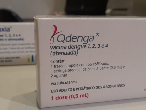 Vacinas Qdenga (nova) e Dengavaxia que são as autorizadas pela Anvisa para aplicação no Brasil — Foto: Vanessa Camilo/Inter TV Cabugi