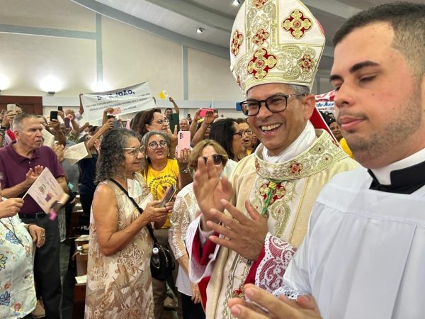 O novo arcebispo de Natal, Dom João Santos Cardoso, foi empossado na manhã deste sábado (7). — Foto: Foto: Lucas Cortez/Inter TV Cabugi