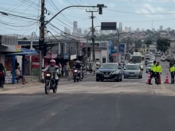 Acesso à Avenida Felizardo Moura pela Rua Dr. Mário Negócio é liberado. — Foto: Foto: Reprodução/STTU