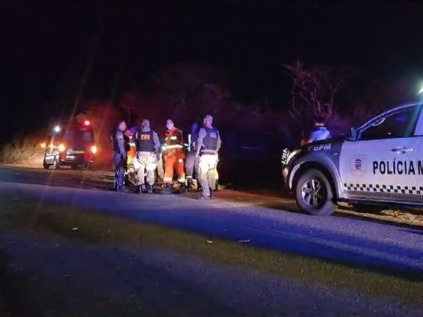 Duas pessoas morrem após carro e moto baterem de frente na RN-117 — Foto: Foto: Reprodução/Gilli Maia/O Câmera