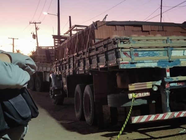 Motociclista morre após bater na traseira de caminhão carregado de tijolos em Baraúna — Foto: Foto: Cedida