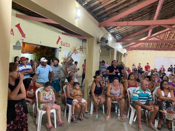 A reunião contou com a presença maciça da população do Povoado Santo Antônio da Cobra. — Foto: Divulgação