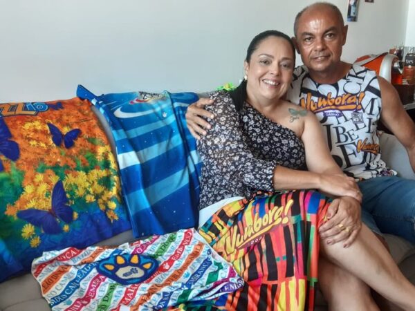 Casal fã de Bell Marques participa do Carnatal há 30 anos: ‘A gente se sente parte’ — Foto: Sérgio Henrique Santos / Inter TV Cabugi