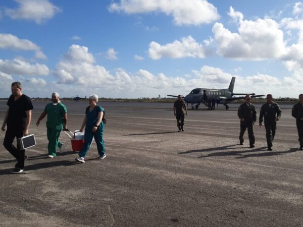 Coração chega da PB para transplante no RN em voo da FAB — Foto: Foto: Sérgio Henrique Santos/Inter TV Cabugi