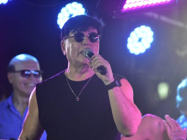 Banda Grafith é uma das atrações do Carnaval em Areia Branca — Foto: Pedro Vitorino