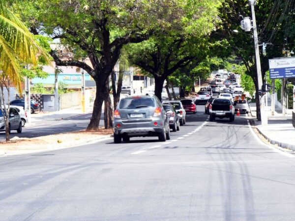 Rua São José, em Natal, passou a funcionar em mão única neste sábado (Arquivo) — Foto: Foto: Alex Regis