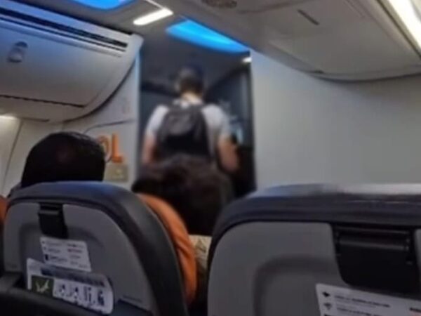 Passageiro foi retirado de voo após denúncia de agressão contra esposa. — Foto: Reprodução
