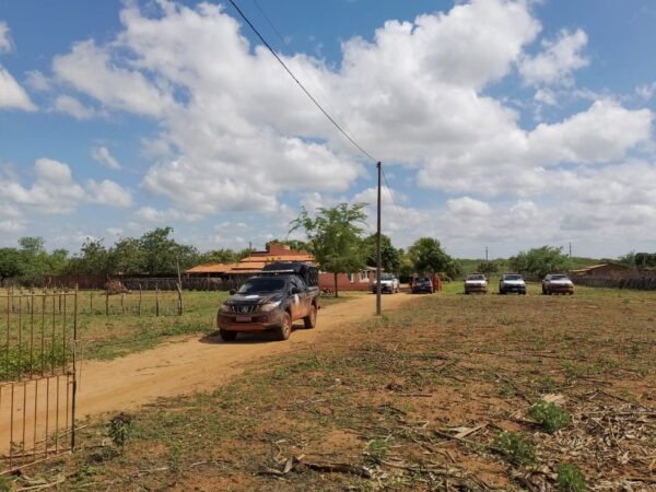 Casa invadida por fugitivos fica a 3 km da Penitenciária — Foto: Ayrton Freire/Inter TV Cabugi