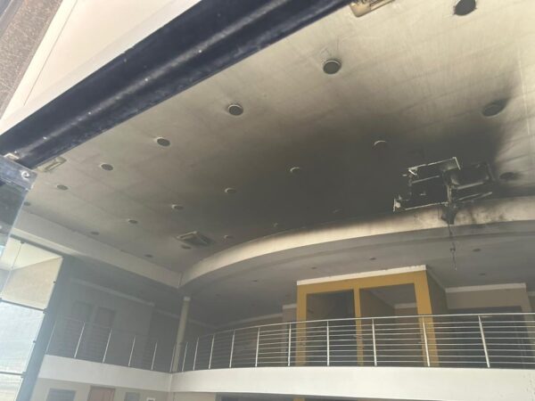 Incêndio atingiu Teatro Municipal de Mossoró — Foto: Iara Nóbrega/Inter TV Costa Branca