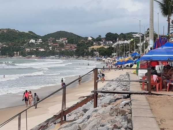 Barracas na Praia de Ponta Negra em Natal Consumação mínima Rio Grande do Norte RN vendas — Foto: Sérgio Henrique Santos/Inter TV Cabugi