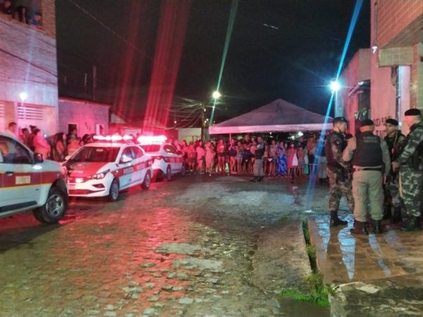 Presos fazem princípio de rebelião em Cadeia Pública de Bayeux — Foto: Yanka Oliveira/TV Cabo Branco