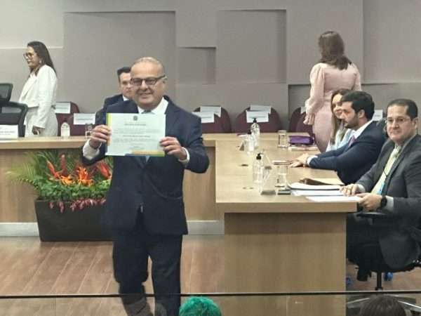 Paulinho Freire, prefeito eleito de Natal, foi diplomado nesta quinta (19) — Foto: Kleber Teixeira/Inter TV Cabugi