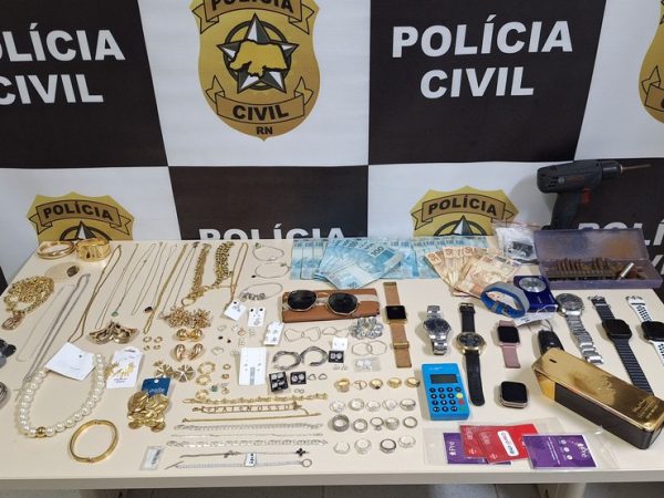 Material apreendido com o suspeito — Foto: Divulgação/Polícia Civil