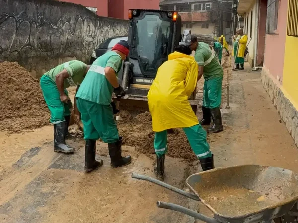 Perópolis (RJ), 06/04/2025 - Limpeza de ruas após fortes chuvas. Foto: Prefeitura de Petrópolis/Divulgação