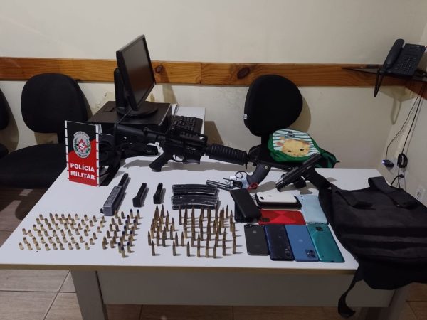 Quatro pessoas foram presas na noite desta segunda-feira (5), em Alhandra. — Foto: Polícia Militar