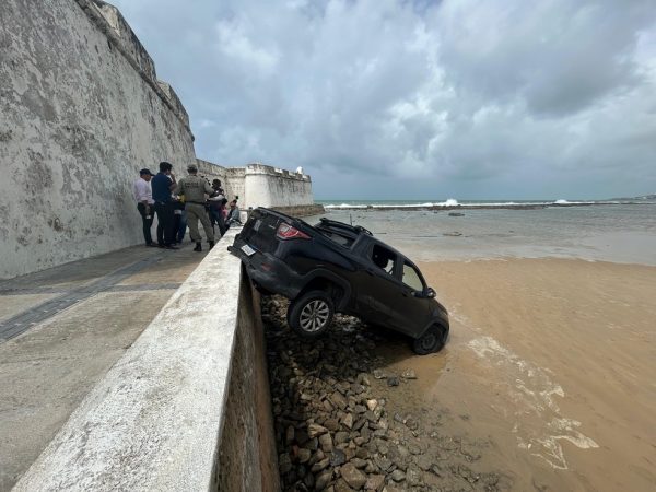 Carro amanhece 