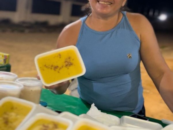 Edilma Graciano trabalha com comidas juninas há mais de 25 anos — Foto: Cedida