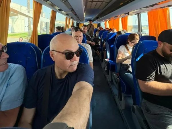 Secretário de Natal Vagner Araújo deixou Israel de ônibus nesta segunda (16) — Foto: Arquivo pessoal