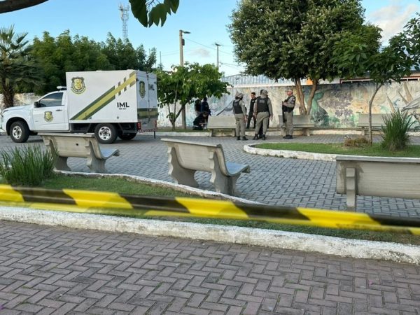Crime aconteceu na praça no Jardim Lola, em São Gonçalo do Amarante — Foto: Kleber Teixeira/Inter TV Cabugi