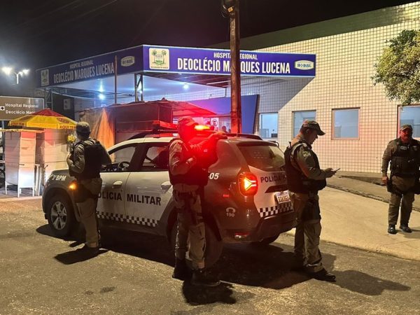 Policial foi levado para o Hospital Deoclécio Marques Lucena, em Parnamirim — Foto: Kleber Teixeira/Inter TV Cabugi