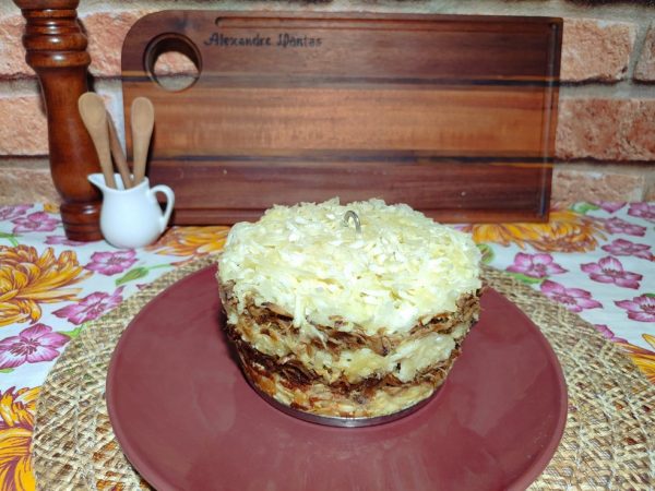 Cuscuz de macaxeira com carne de sol — Foto: Divulgação