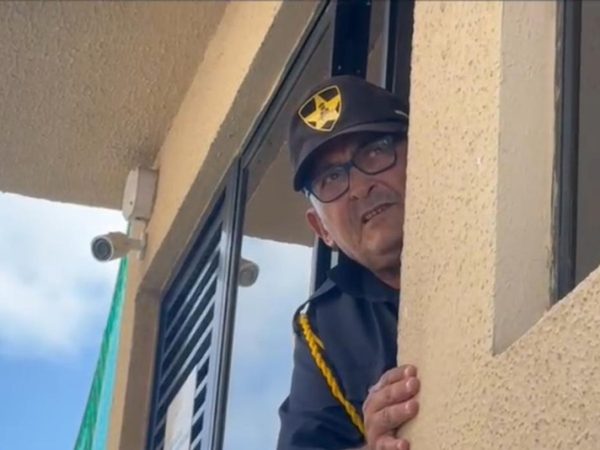 Porteiro que ajudou vítima após espancamento em elevador em Natal — Foto: Kleber Teixeira/Inter TV Cabugi