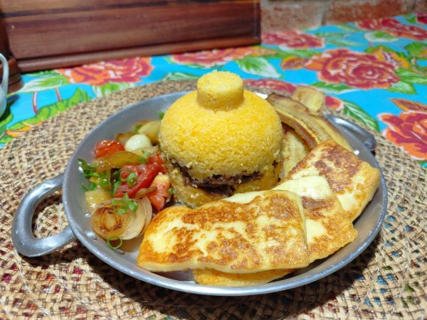 Curcuz recheado com carne de sol — Foto: Inter TV Costa Branca