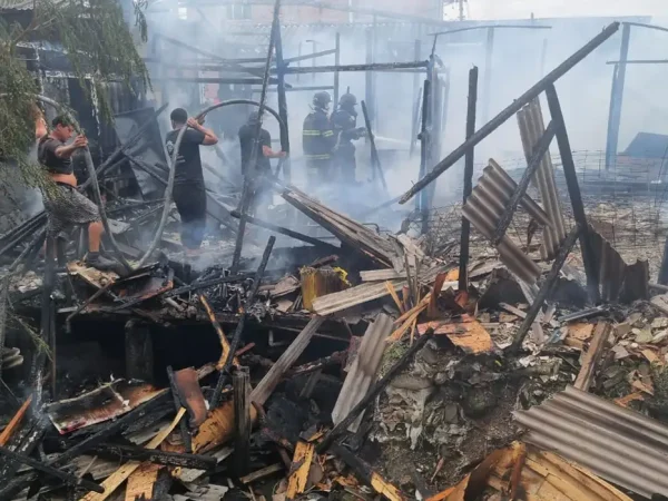 Cubatão (SP), 09/09/2025 - Incêndio de grandes proporções atinge comunidade em Cubatão. Foto: Defesa Civil SP/Divulgação