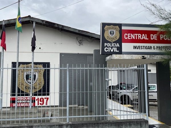 Professor suspeito de assédio sexual prometia melhores notas para alunas em troca de imagens íntimas, no Brejo da PB — Foto: Pedro Júnior/TV Cabo Branco