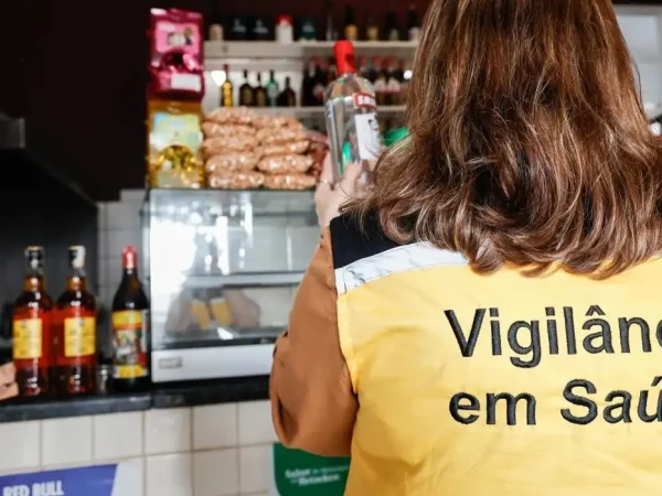 Força-tarefa de SP apreende 117 garrafas de bebidas sem comprovação de procedência