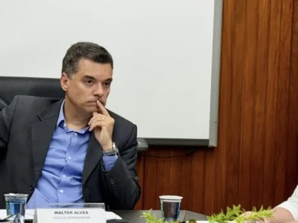 A decisão, segundo interlocutores próximos, já foi amadurecida no âmbito familiar e político do vice-governador. — Foto: Roberto Lucena
