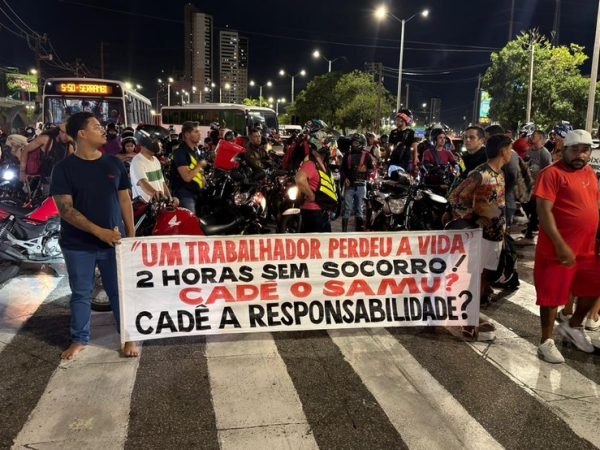 Protesto aconteceu nesta quinta-feira (9) — Foto: Kleber Teixeira/Inter TV Cabugi