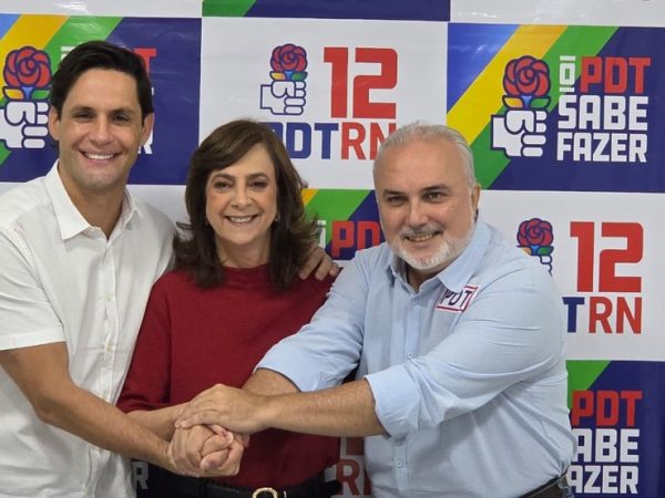 Rafael Motta, pré-candidato ao senado, ao lado de Márcia Maia, presidente do PDT estadual e Jean Paul Prates, primeiro suplente — Foto: Divulgação