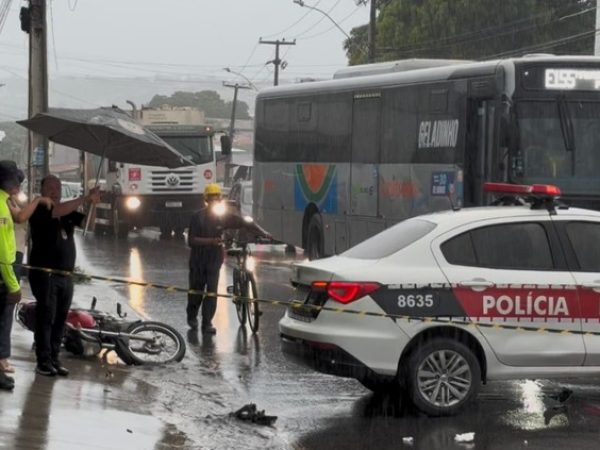 Discussão de trânsito entre motorista de ônibus e motociclista termina com um morto e dois feridos, em João Pessoa — Foto: Diogo Pinheiro/TV Cabo Branco