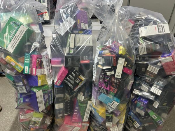 Dois mil cigarros eletrônicos apreendidos em operação da Polícia Civil, em Campina Grande — Foto: Foto: Reprodução Polícia Civil.