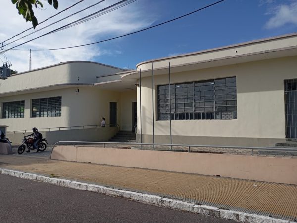 Aluno é suspeito de esfaquear colega de sala em escola de João Pessoa — Foto: Hebert Araújo/TV Cabo Branco