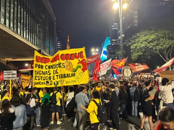 São Paulo (SP), 13/05/2026 - Protesto de estudantes por melhores condições das universidades. Foto: Guilherme Jeronymo/Agência Brasil