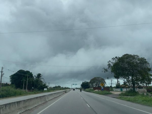 Tempo nublado, chuvas, chuva Rio Grande do Norte RN estrada tempo fechado — Foto: Isaac Ribeiro/governo do RN